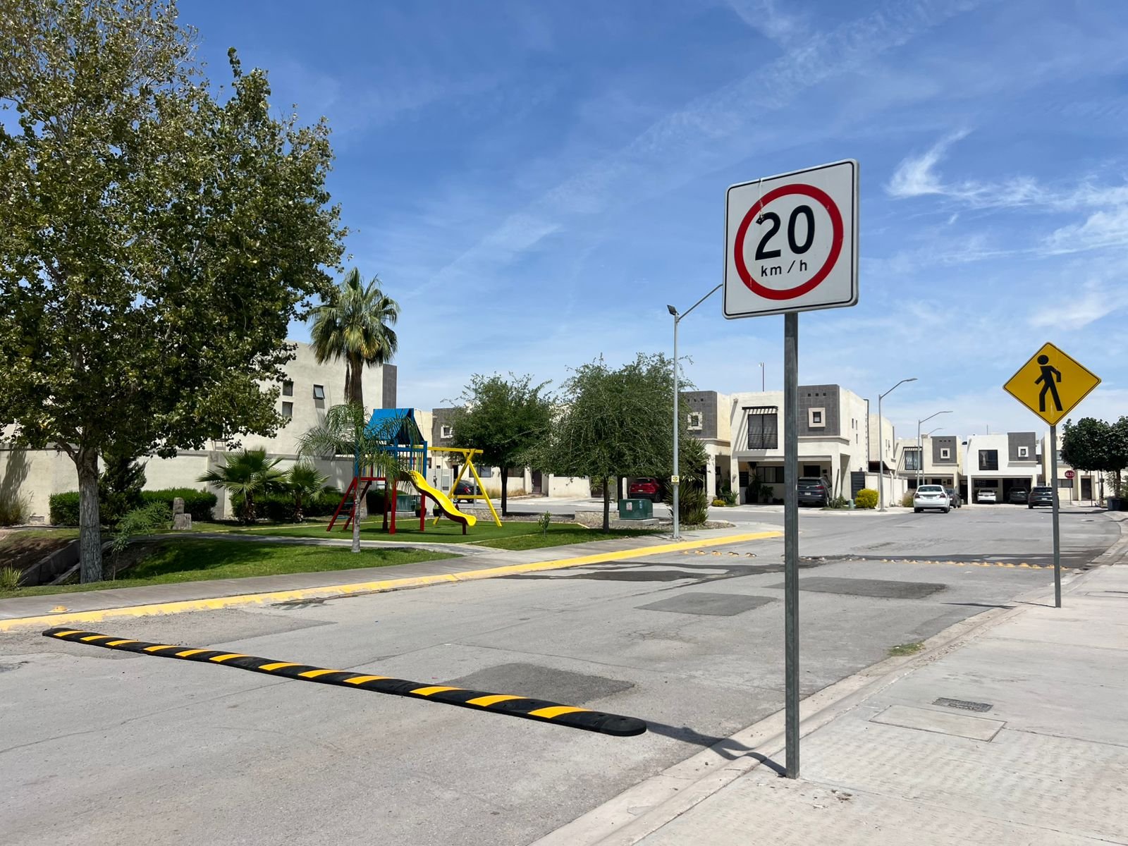 Reductores y señalamiento en fraccionamiento